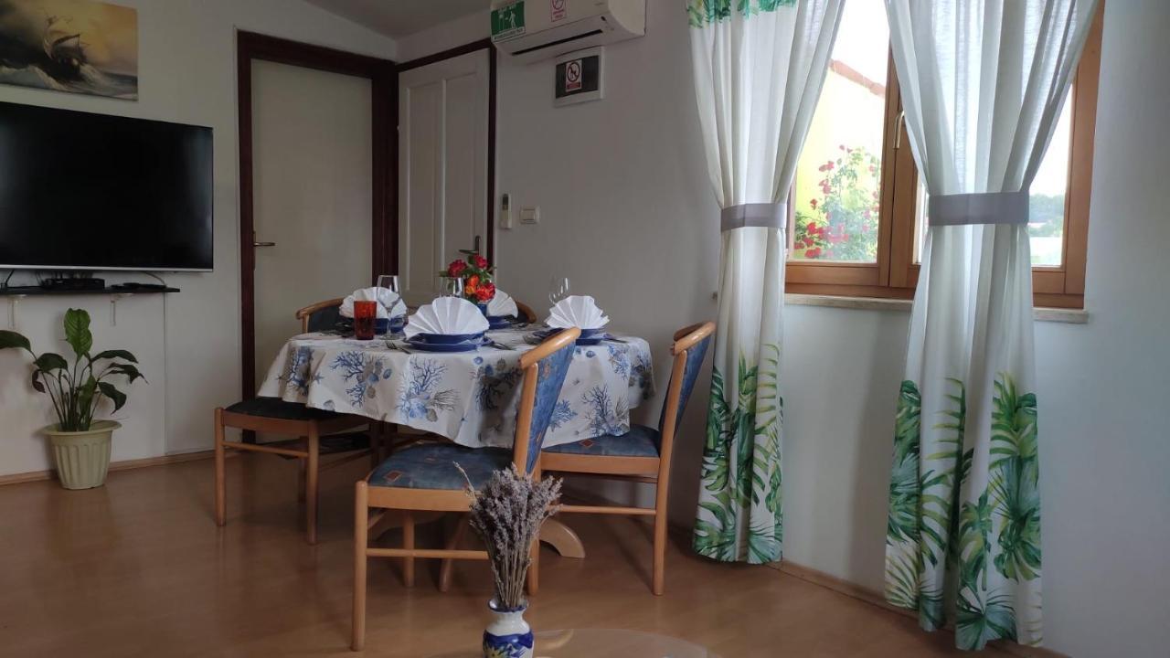 Kuca Za Odmor Tri Sunca Villa Pula Exterior photo